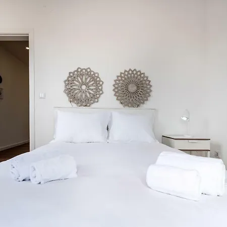 Apartamento Modern 2-bedroom With Balcony
