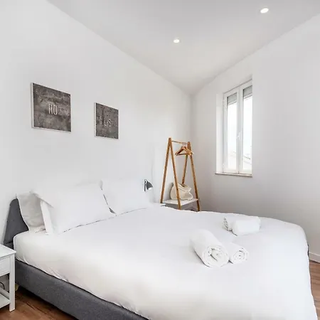 Apartamento Modern 2-bedroom With Balcony *