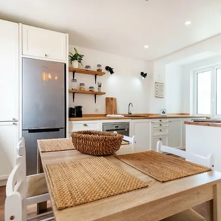 아파트 Modern 2-bedroom With Balcony *