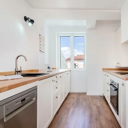 Apartamento Modern 2-bedroom With Balcony