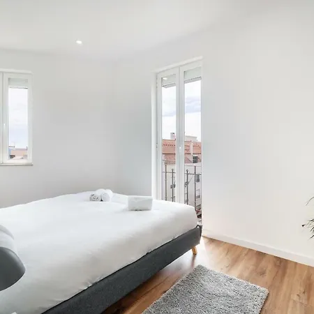 Apartamento Modern 2-bedroom With Balcony Lisboa
