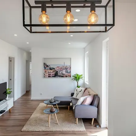 Modern 2-bedroom With Balcony Apartamento